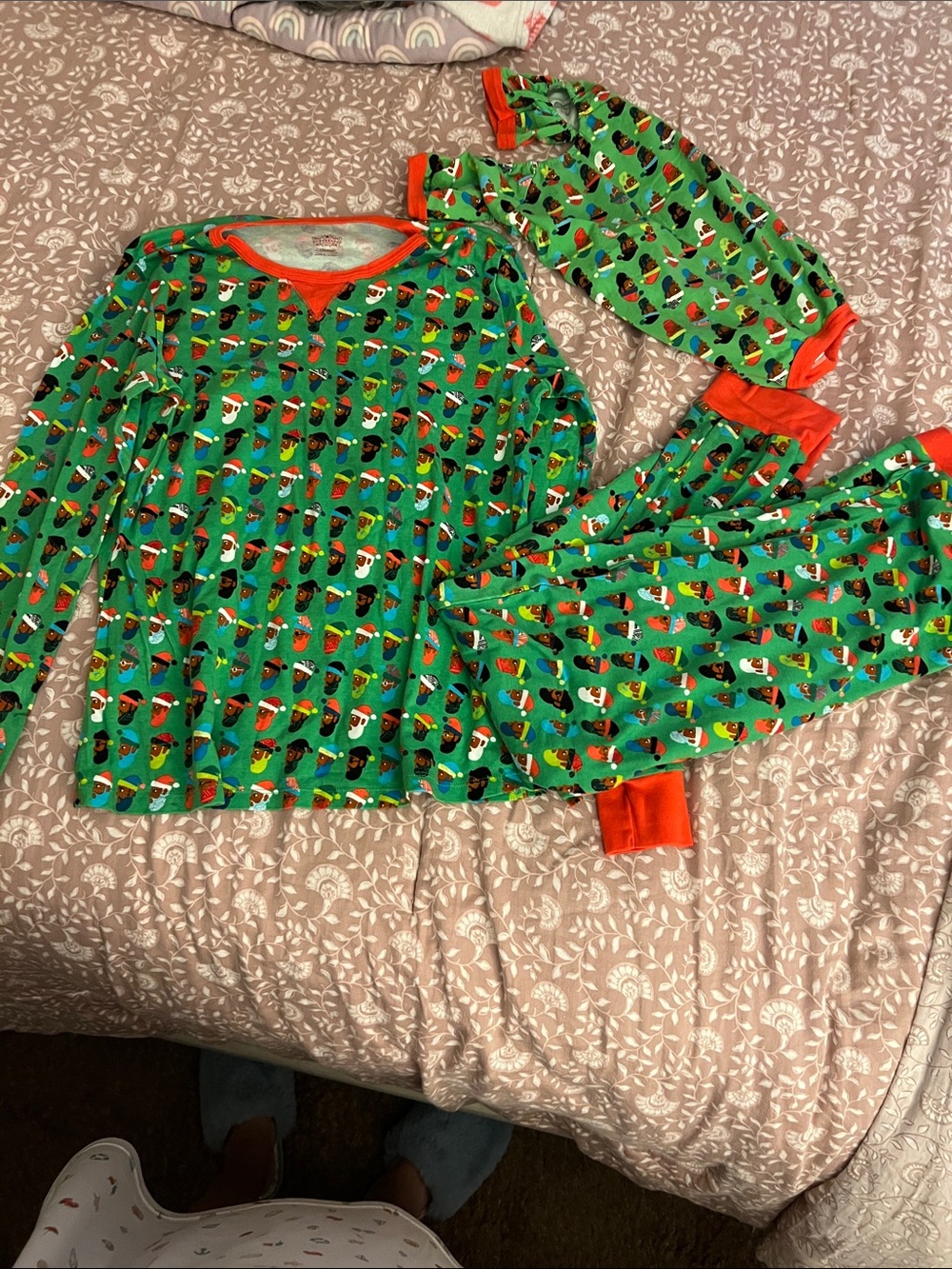 Wondershop Black Santa Christmas Family Pajamas Set Green & Red Small and Dog Pj